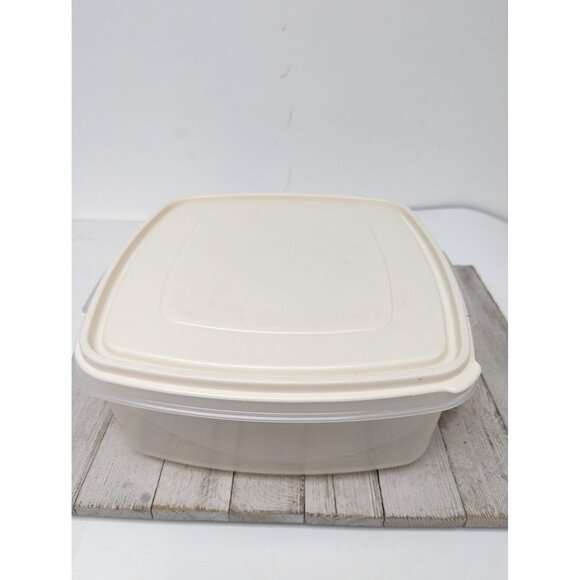 Rubbermaid Servin' Saver #4 Storage Container Almond Lid Square 19 Cups USA - Picture 1 of 11